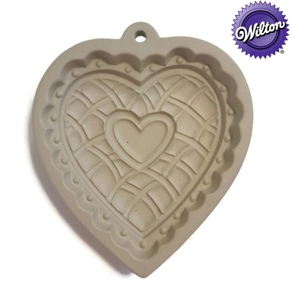 Wilton vintage 1997 heart clay cookie candy mold. Love Valentines wedding - Picture 1 of 4